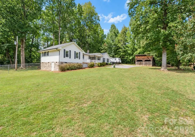 Photo 3 of Single family home for sale at 370 Shiloh Rd, Statesville, NC 28677 | MLS# 4428411 | Listing updated on 2026-09-25