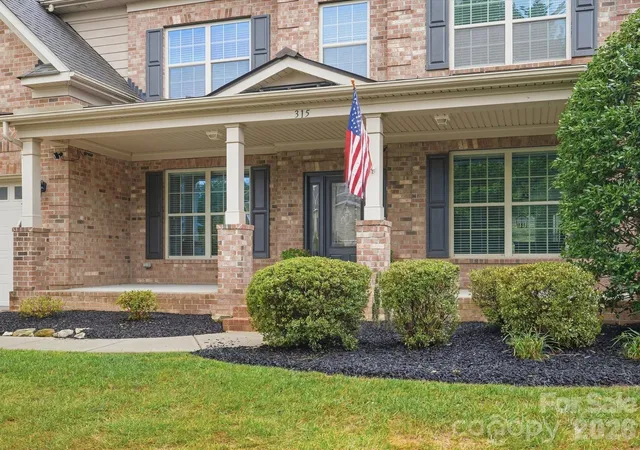 Photo 2 of Sale Pending at 315 Golden View Dr, Waxhaw, NC 28173 | MLS# 4428413 | Listing updated on 2026-09-28
