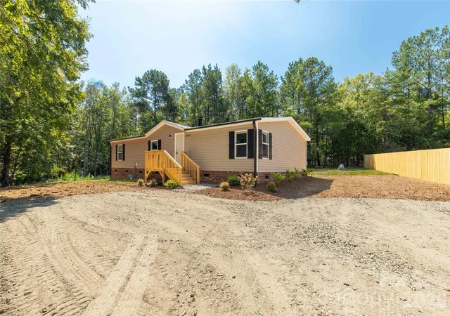 Photo 1 of Single family home for sale at 2009 Sugar Hl Rd, York, SC 29745 | MLS# 4428416 | Listing updated on 2026-10-03