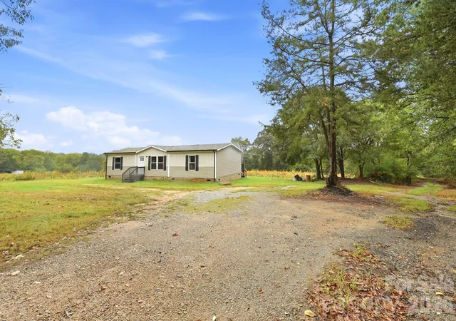 Photo 3 of Single family home for sale at 718 Marys Grv Church Rd, Kings Mountain, NC 28086 | MLS# 4428418 | Listing updated on 2026-10-05