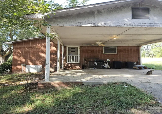 Photo 2 of Single family home for sale at 131 Sj Crawford Rd, Lincolnton, NC 28092 | MLS# 4428419 | Listing updated on 2026-10-10