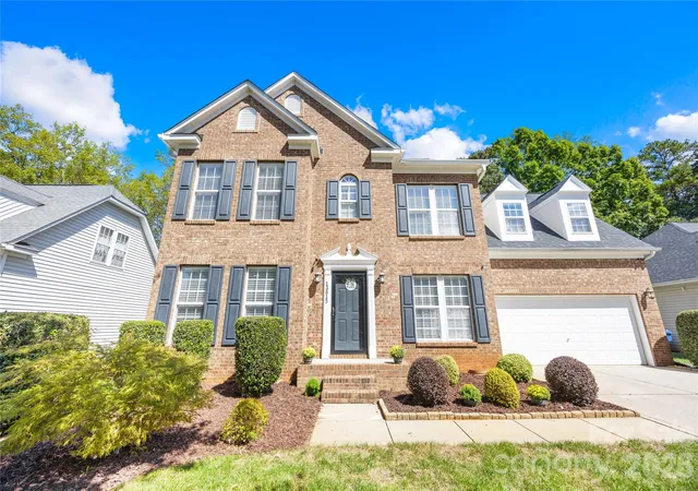 Photo 3 of Single family home for sale at 13615 Edgetree Dr, Pineville, NC 28134 | MLS# 4428422 | Listing updated on 2026-10-07
