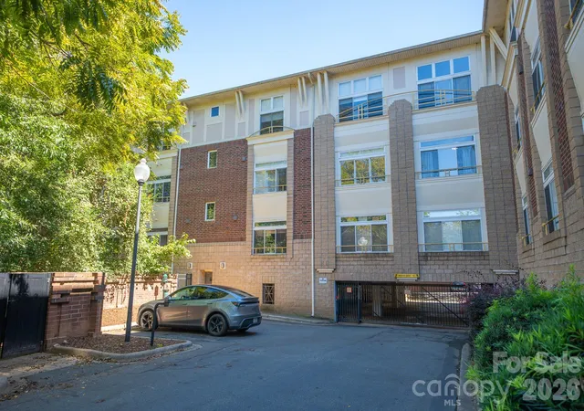 Photo 1 of Condo for sale at 404 N Laurel Ave, Charlotte, NC 28204 | MLS# 4428437 | Listing updated on 2026-09-29