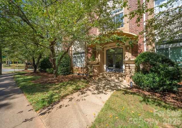 Photo 2 of Condo for sale at 404 N Laurel Ave, Charlotte, NC 28204 | MLS# 4428437 | Listing updated on 2026-09-29