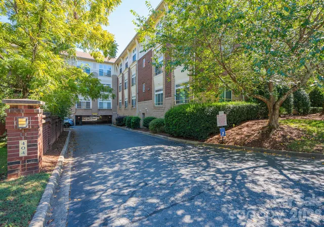 Photo 3 of Condo for sale at 404 N Laurel Ave, Charlotte, NC 28204 | MLS# 4428437 | Listing updated on 2026-09-29