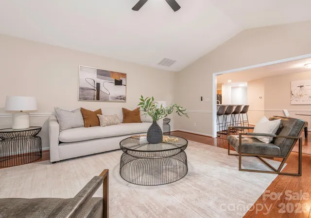 Photo 4 of Single family home for sale at 1207 Matthews Plantation Dr, Matthews, NC 28105 | MLS# 4428442 | Listing updated on 2026-09-30