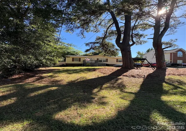 Photo 1 of Single family home for sale at 701 Friendship Dr, Matthews, NC 28105 | MLS# 4428444 | Listing updated on 2026-10-02