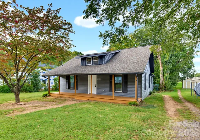 Photo 1 of Single family home for sale at 1014 8th Street, Statesville, NC 28677 | MLS# 4428447 | Listing updated on 2026-10-07