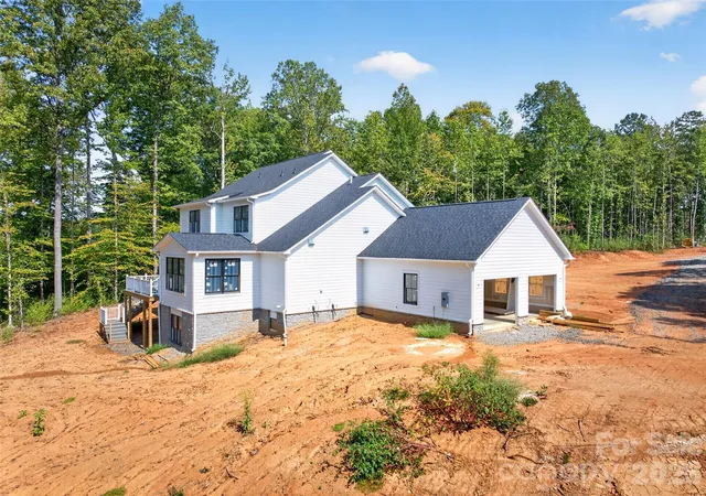 Photo 4 of Single family home for sale at 1064 Ventosa Dr, Denver, NC 28037 | MLS# 4428448 | Listing updated on 2026-10-06