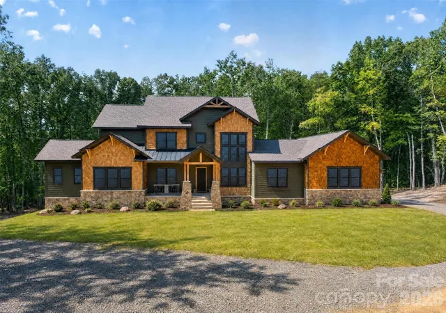Photo 1 of Mansion for sale at 9215 Is Point Rd, Charlotte, NC 28278 | MLS# 4428451 | Listing updated on 2026-10-06