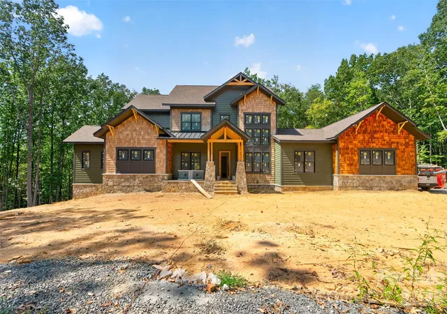Photo 2 of Mansion for sale at 9215 Is Point Rd, Charlotte, NC 28278 | MLS# 4428451 | Listing updated on 2026-10-06