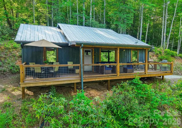 Photo 1 of Single family home for sale at 127 Short Rd, Cashiers, NC 28717 | MLS# 4428452 | Listing updated on 2026-09-25