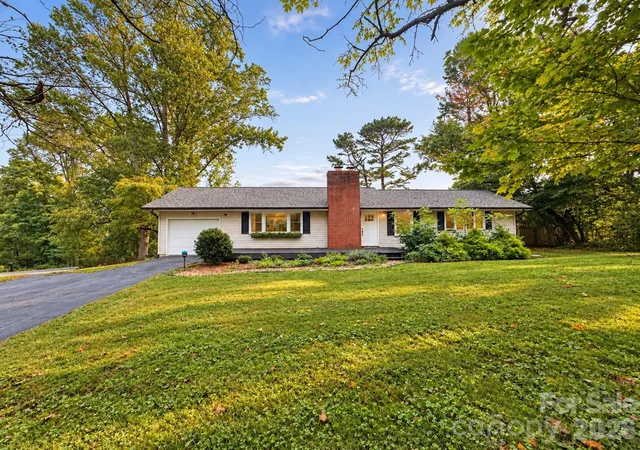 Photo 1 of Single family home for sale at 126 Stradley Mountain Rd, Asheville, NC 28806 | MLS# 4428453 | Listing updated on 2026-09-28