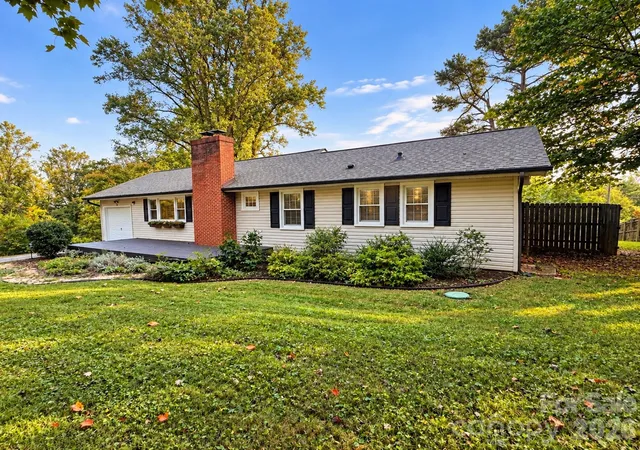 Photo 2 of Single family home for sale at 126 Stradley Mountain Rd, Asheville, NC 28806 | MLS# 4428453 | Listing updated on 2026-09-28