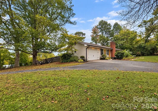 Photo 3 of Single family home for sale at 126 Stradley Mountain Rd, Asheville, NC 28806 | MLS# 4428453 | Listing updated on 2026-09-28
