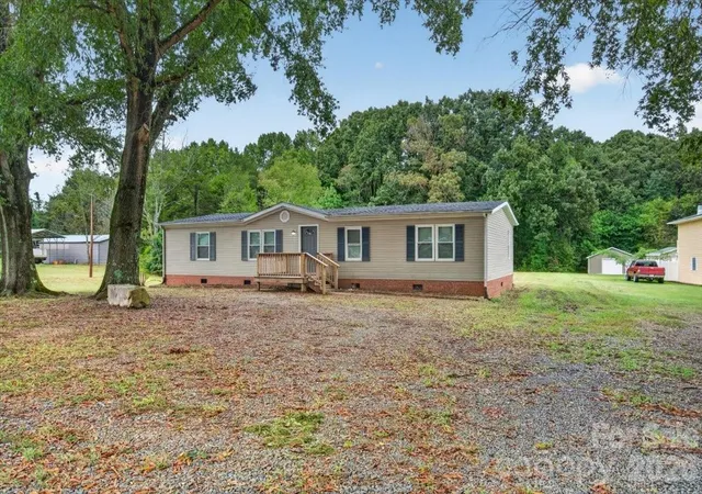 Photo 2 of Single family home for sale at 119 Winged Elm Ln, Mooresville, NC 28115 | MLS# 4428456 | Listing updated on 2026-10-01
