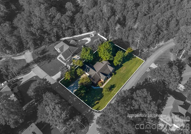 Photo 1 of Single family home for sale at 102 Moore St, Lincolnton, NC 28092 | MLS# 4428464 | Listing updated on 2026-10-02