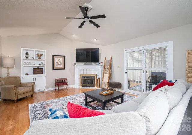 Photo 4 of Single family home for sale at 102 Moore St, Lincolnton, NC 28092 | MLS# 4428464 | Listing updated on 2026-10-02