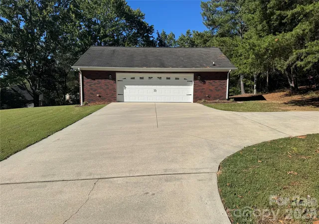 Photo 3 of Single family home for sale at 309 Imperial Way, Albemarle, NC 28001 | MLS# 4428465 | Listing updated on 2026-10-02