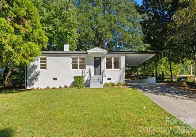 Photo 2 of Single family home for sale at 2700 Douglas Dr, Gastonia, NC 28054 | MLS# 4428469 | Listing updated on 2026-09-27