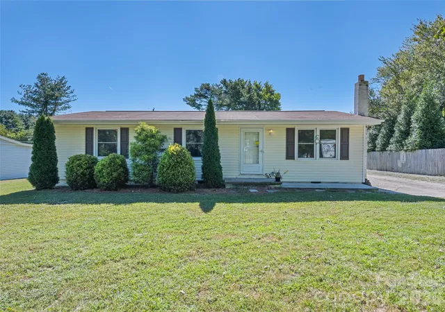 Photo 1 of Single family home for sale at 1188 Eastbrook Dr, Hendersonville, NC 28792 | MLS# 4428470 | Listing updated on 2026-10-07