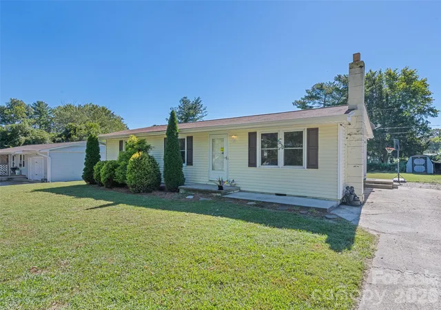 Photo 2 of Single family home for sale at 1188 Eastbrook Dr, Hendersonville, NC 28792 | MLS# 4428470 | Listing updated on 2026-10-07