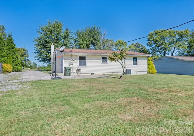 Photo 4 of Single family home for sale at 1188 Eastbrook Dr, Hendersonville, NC 28792 | MLS# 4428470 | Listing updated on 2026-10-07