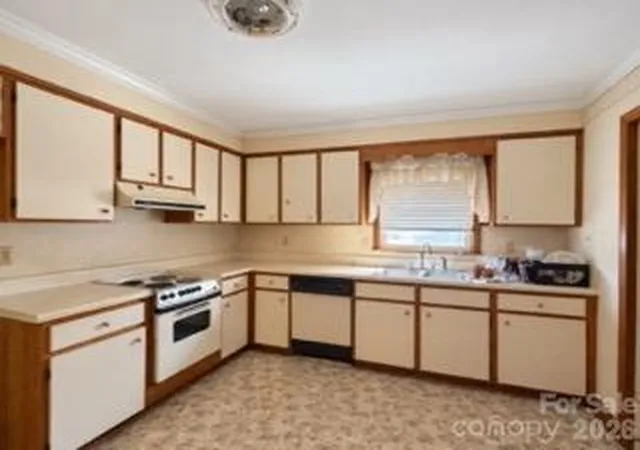 Photo 4 of Single family home for sale at 5429 Evanshire Dr #21, Charlotte, NC 28216 | MLS# 4428471 | Listing updated on 2026-10-08