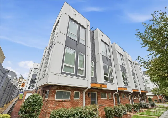 Photo 2 of Townhouse for sale at 512 Sedgefield Park Dr, Charlotte, NC 28203 | MLS# 4428472 | Listing updated on 2026-09-30