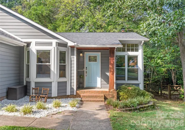 Photo 2 of Single family home for sale at 3909 Armitage Dr, Charlotte, NC 28269 | MLS# 4428478 | Listing updated on 2026-10-07