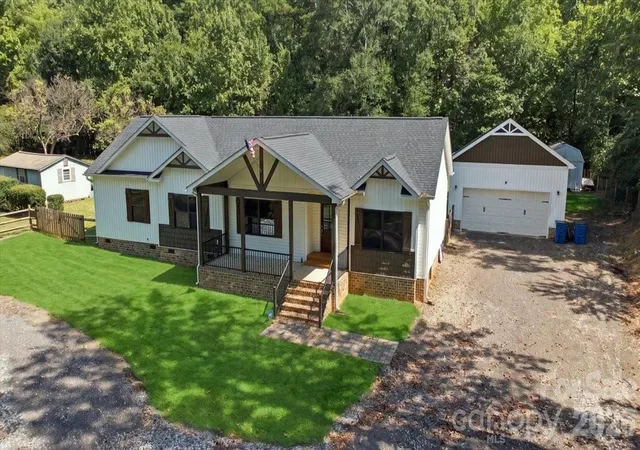 Photo 4 of Single family home for sale at 2481 Shelton Ave, Statesville, NC 28677 | MLS# 4428479 | Listing updated on 2026-09-26