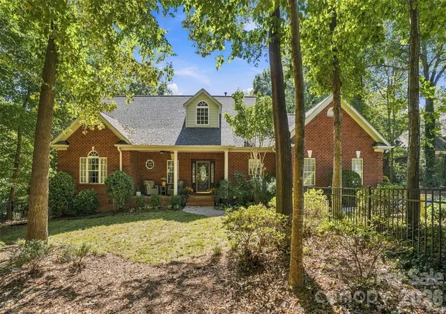 Photo 1 of Single family home for sale at 232 Pebble Stone Ln, Matthews, NC 28104 | MLS# 4428482 | Listing updated on 2026-09-30