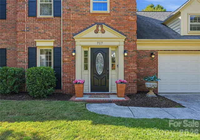 Photo 2 of Single family home for sale at 717 Fredricksburg Rd, Matthews, NC 28105 | MLS# 4428487 | Listing updated on 2026-10-09