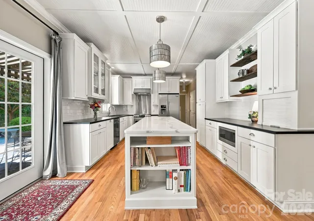 Photo 1 of Single family home for sale at 25 Jonathan Crk Dr, Etowah, NC 28729 | MLS# 4428494 | Listing updated on 2026-10-09