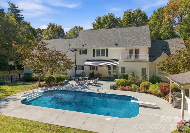 Photo 3 of Single family home for sale at 25 Jonathan Crk Dr, Etowah, NC 28729 | MLS# 4428494 | Listing updated on 2026-10-09