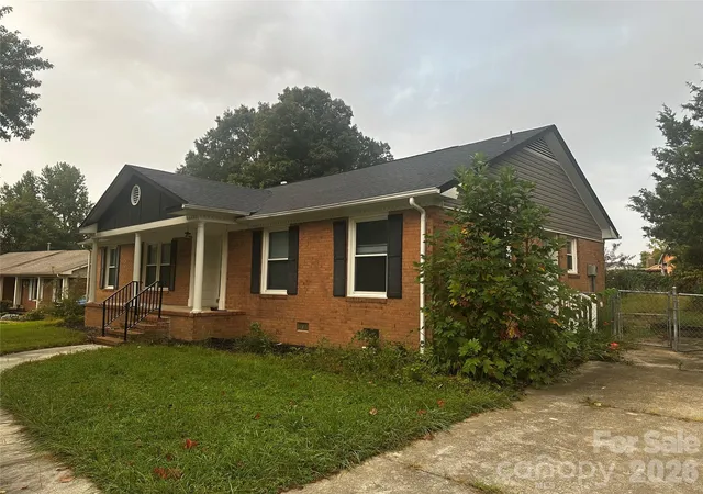 Photo 2 of Single family home for sale at 3105 Woodview Dr, High Point, NC 27265 | MLS# 4428508 | Listing updated on 2026-09-30