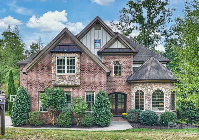 Photo 1 of Single family home for sale at 3823 Lakeside Dr, Charlotte, NC 28270 | MLS# 4428513 | Listing updated on 2026-10-09