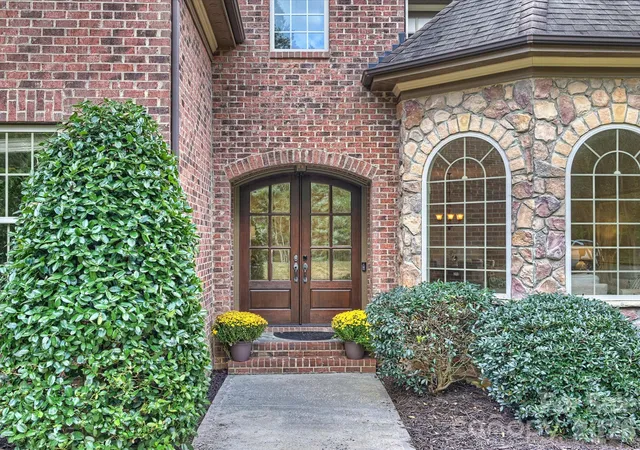 Photo 2 of Single family home for sale at 3823 Lakeside Dr, Charlotte, NC 28270 | MLS# 4428513 | Listing updated on 2026-10-09