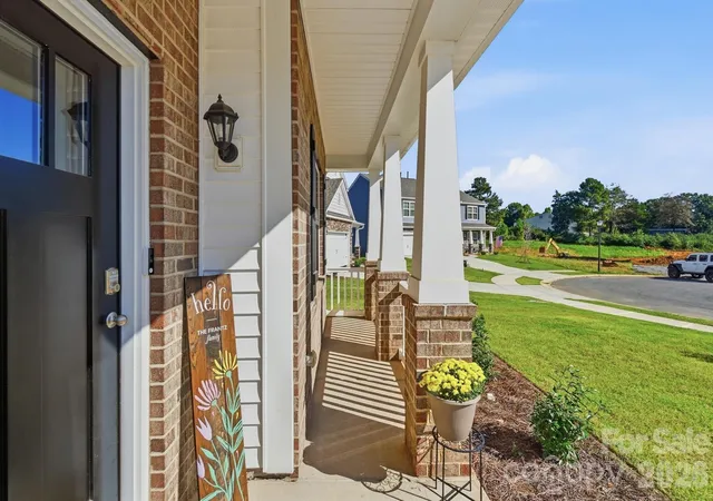 Photo 3 of Single family home for sale at 165 Apple Orchard Ct, Statesville, NC 28677 | MLS# 4428519 | Listing updated on 2026-10-06
