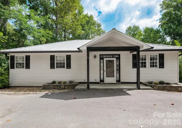 Photo 2 of Single family home for sale at 57 Mount Royal Dr, Arden, NC 28704 | MLS# 4428524 | Listing updated on 2026-10-07