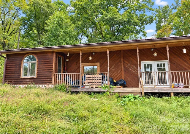 Photo 3 of Single family home for sale at 323 Forrest Fisher Rd, Spruce Pine, NC 28777 | MLS# 4428534 | Listing updated on 2026-09-26