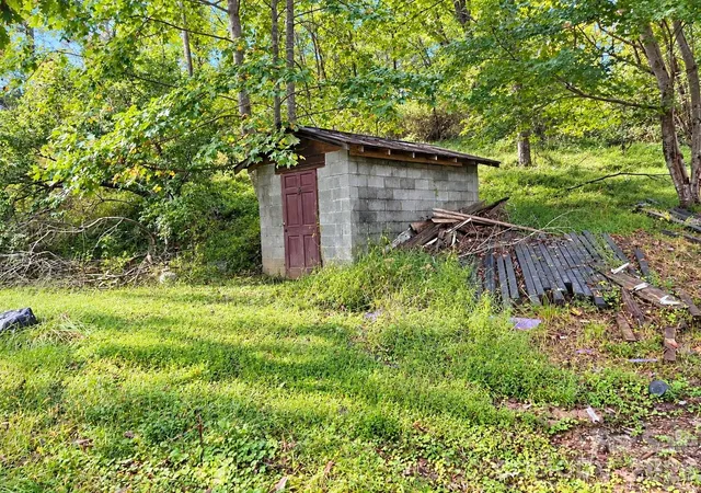 Photo 2 of Single family home for sale at 323 Forrest Fisher Rd, Spruce Pine, NC 28777 | MLS# 4428534 | Listing updated on 2026-09-26