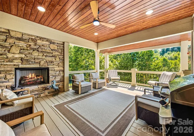 Photo 2 of Single family home for sale at 158 Narrows Run Loop, Hendersonville, NC 28791 | MLS# 4428539 | Listing updated on 2026-09-28