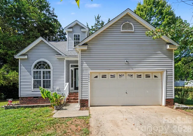 Photo 1 of Single family home for sale at 9600 Veronica Dr, Charlotte, NC 28215 | MLS# 4428554 | Listing updated on 2026-10-05