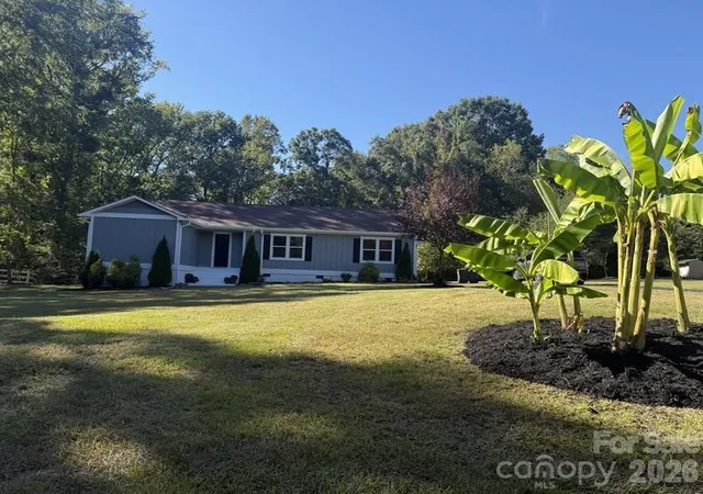 Photo 2 of Single family home for sale at 9565 Man O War Rd, Fort Mill, SC 29707 | MLS# 4428560 | Listing updated on 2026-09-26