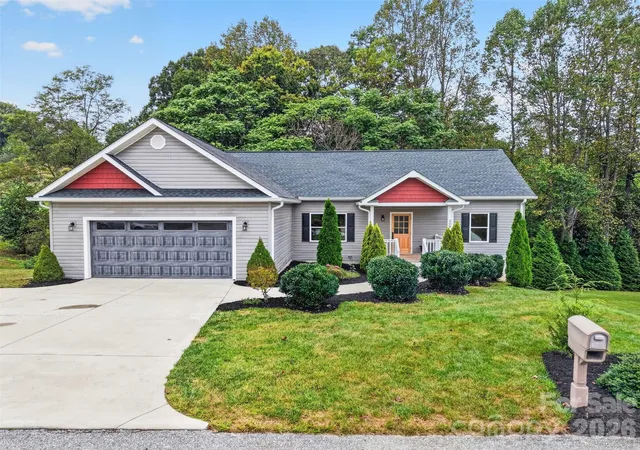 Photo 1 of Single family home for sale at 308 Beck Crk Cir, Flat Rock, NC 28731 | MLS# 4428562 | Listing updated on 2026-09-26