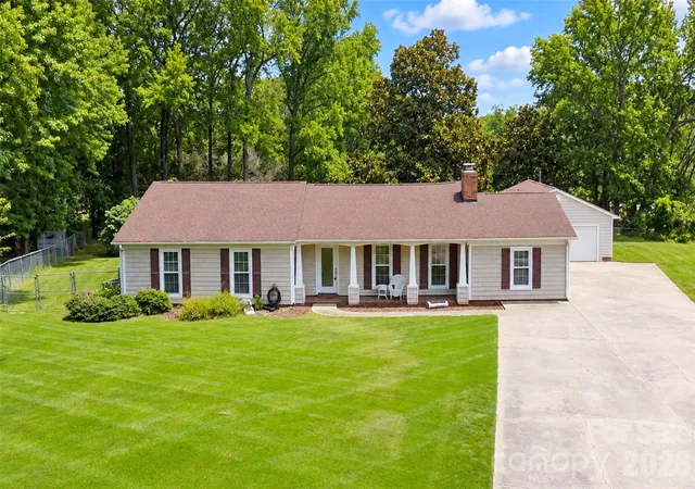 Photo 1 of Single family home for sale at 7904 Saddleview Ct, Charlotte, NC 28215 | MLS# 4428567 | Listing updated on 2026-09-27