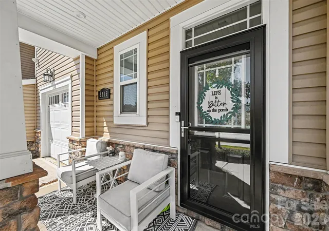 Photo 2 of Townhouse for sale at 9016 Northfield Xing Dr, Charlotte, NC 28269 | MLS# 4428569 | Listing updated on 2026-10-04