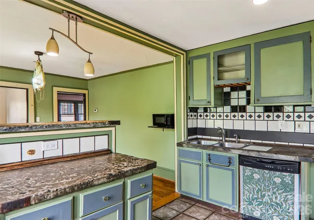 Photo 3 of Single family home for sale at 513 Fairview Rd, Asheville, NC 28803 | MLS# 4428573 | Listing updated on 2026-09-30