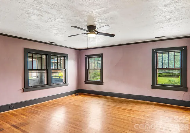 Photo 4 of Single family home for sale at 513 Fairview Rd, Asheville, NC 28803 | MLS# 4428573 | Listing updated on 2026-09-30